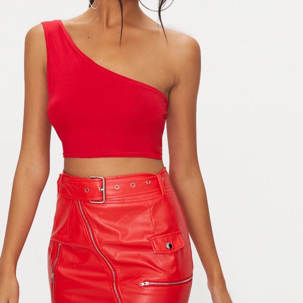 One shoulder red crop top